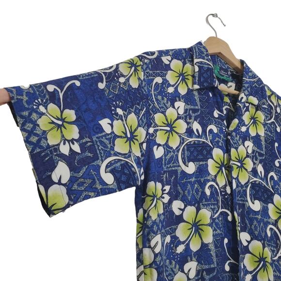 Liquid Hawaiian | Tropical Floral Print Button Up Short Sleeve Shirt - Picture 2 of 8